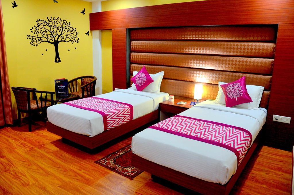 Geetika Galaxy Hotel Kanpur Exterior foto