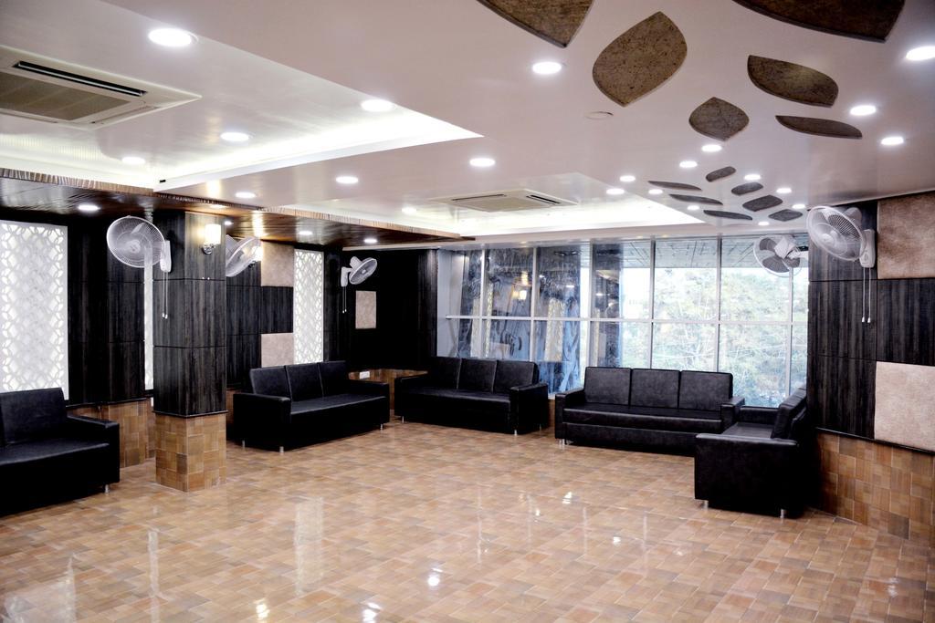 Geetika Galaxy Hotel Kanpur Exterior foto